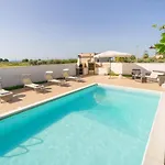 Queen's Bay Porto Palo