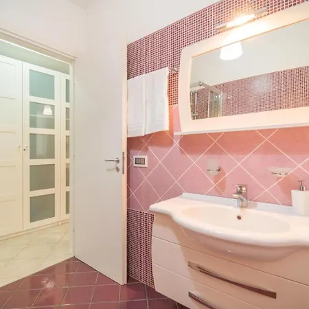 Queen's Bay Villa