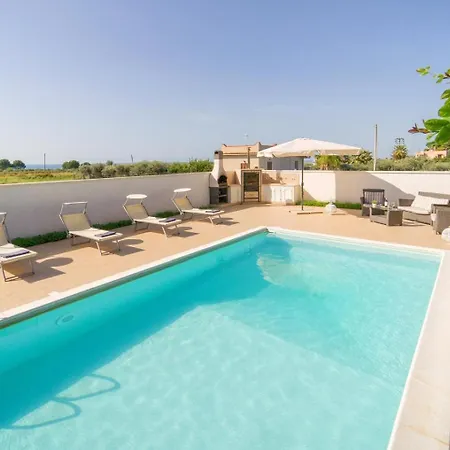 Queen's Bay Porto Palo