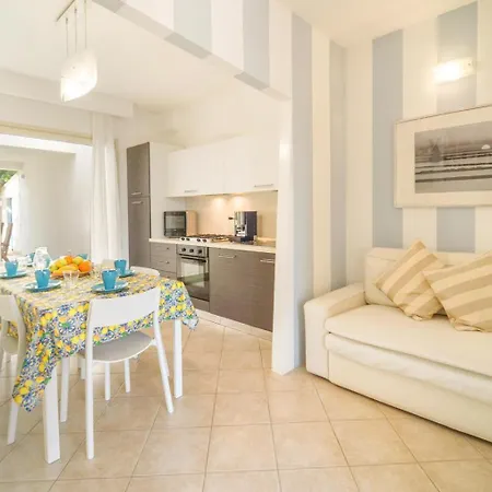 Queen's Bay Villa *