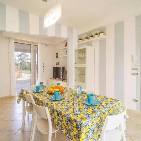 Queen's Bay Villa *